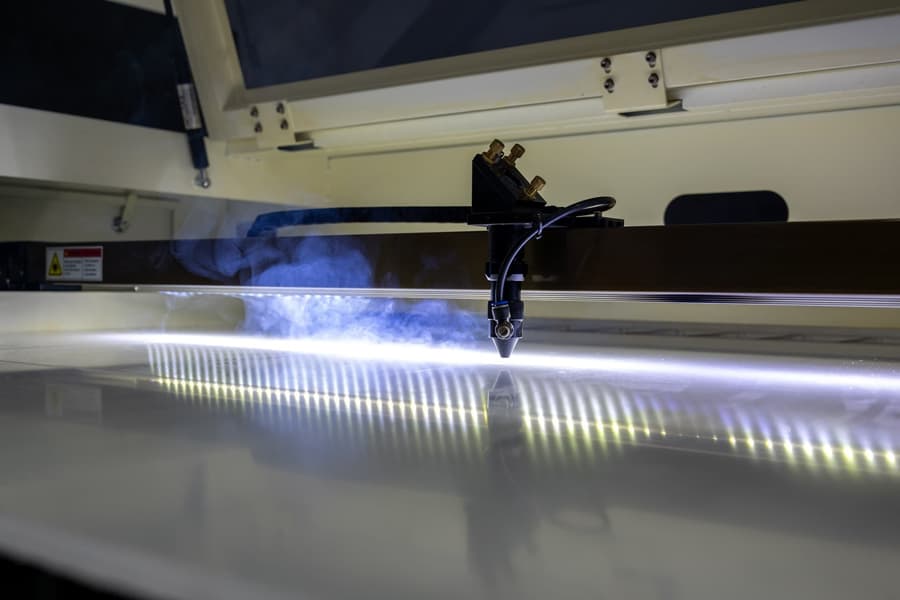 Recorte y grabado láser